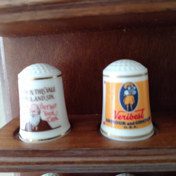 Vintage Thimbles & display shelve, with documentation. - Picture 3 of 16